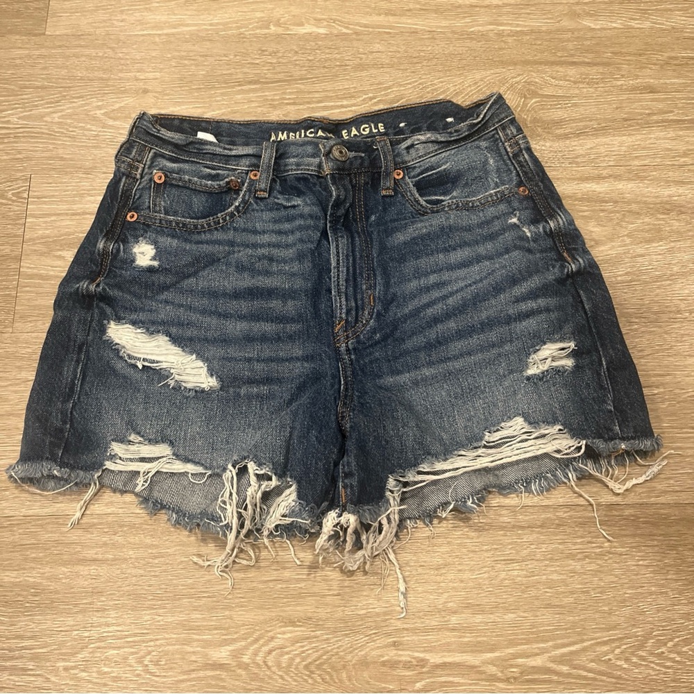American Eagle Outfitters 4 90’s boyfriend Blue Distressed Jean Shorts